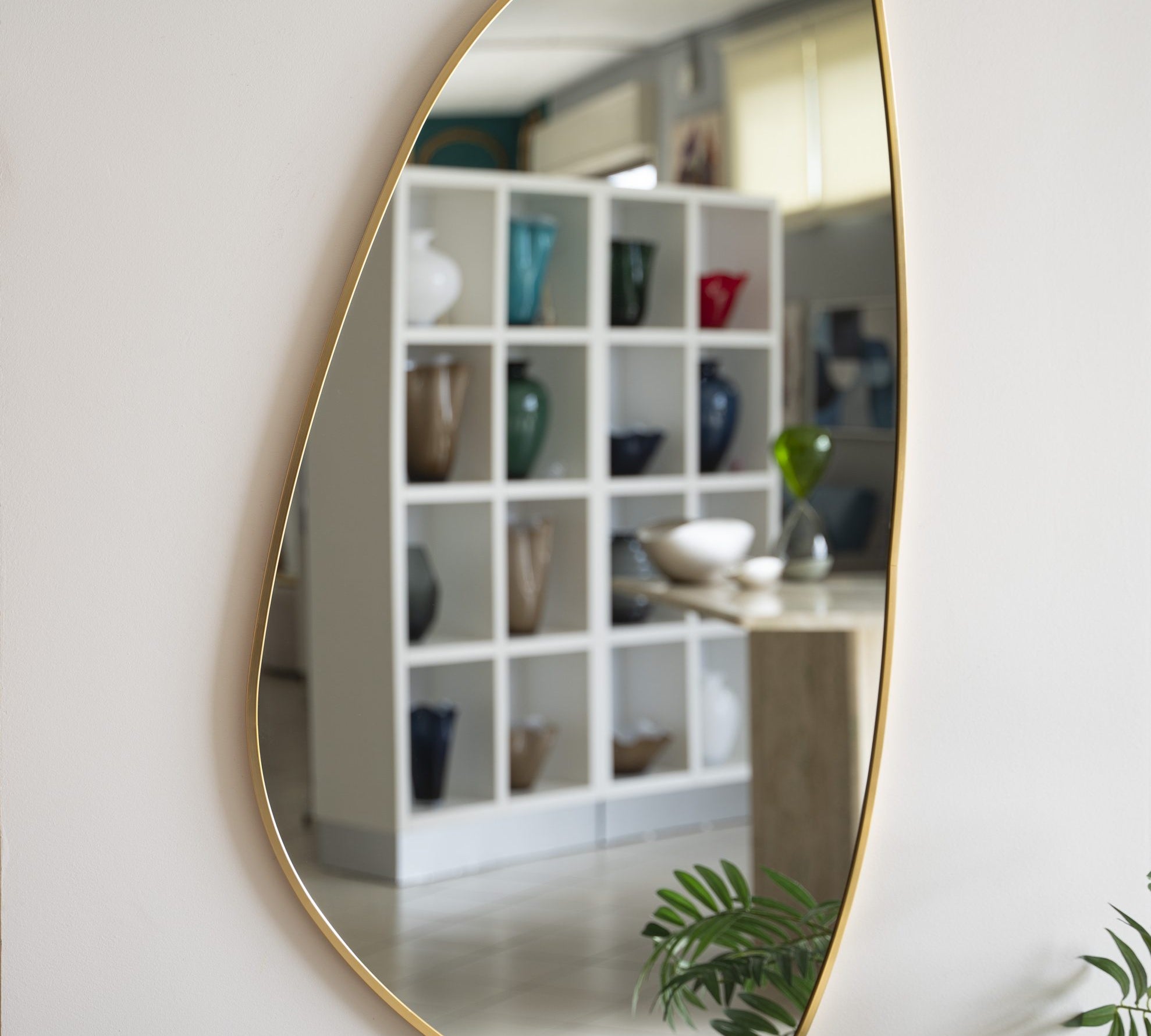 Specchiere moderne: riflessi di stile per ambienti eleganti e personalizzati