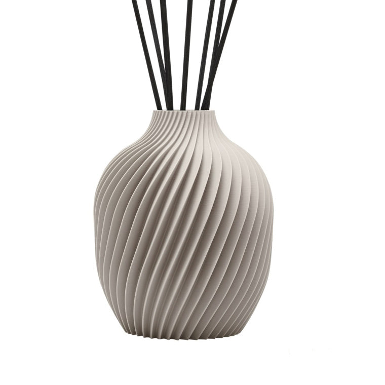 Confezione Regalo diffusore a bastoncino vaso K grigio chiaro + ricarica Latte & Ambra Dolce
