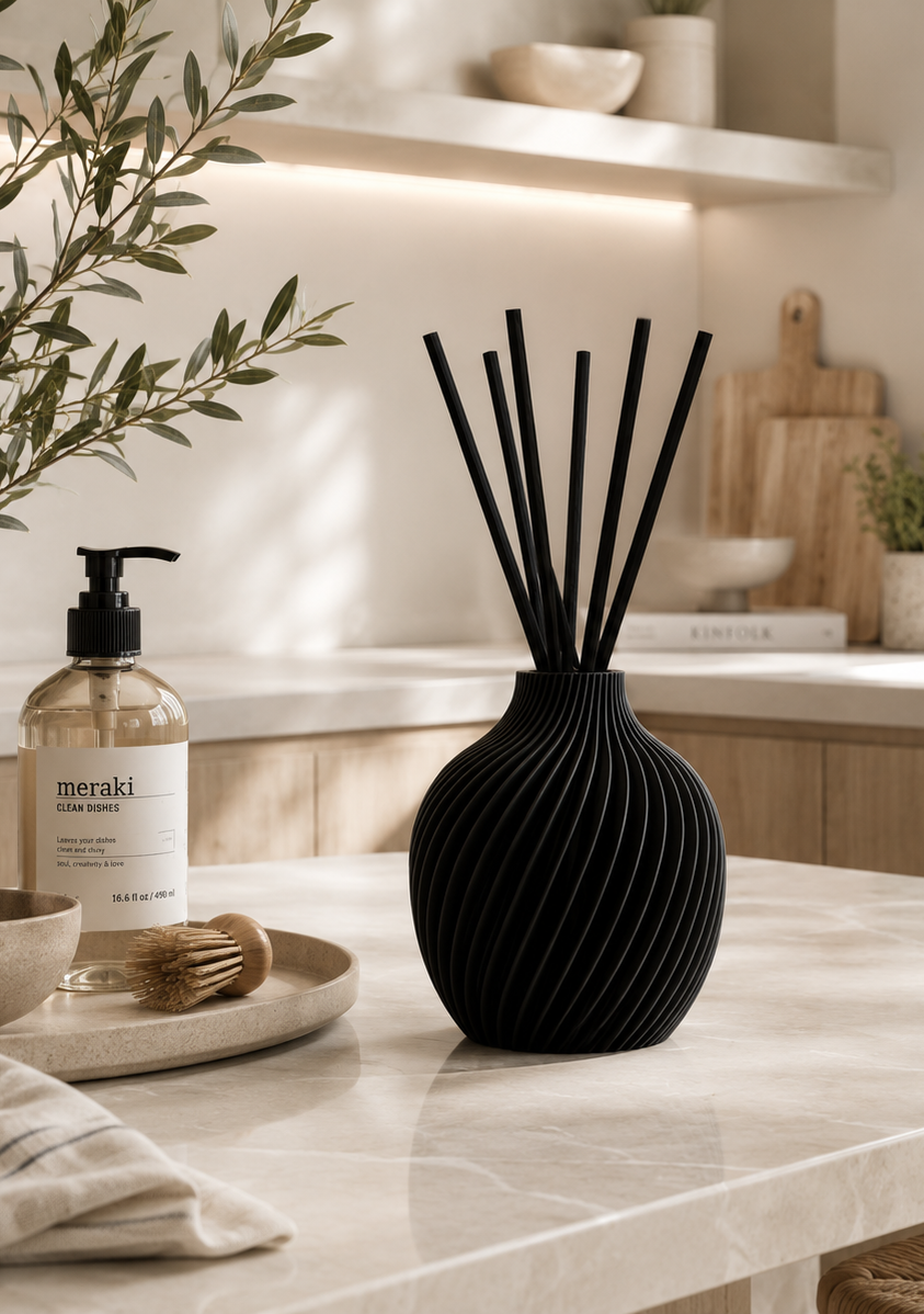 Confezione Regalo diffusore a bastoncino vaso Nero + ricarica Latte & Ambra Dolce (Copia)