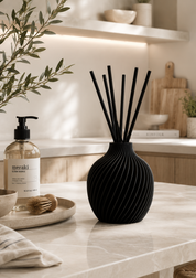 Confezione Regalo diffusore a bastoncino vaso Nero + ricarica Latte & Ambra Dolce (Copia)