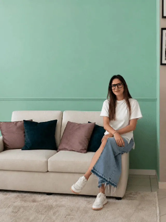 Parete vuota prima e con quadro Artenova dopo